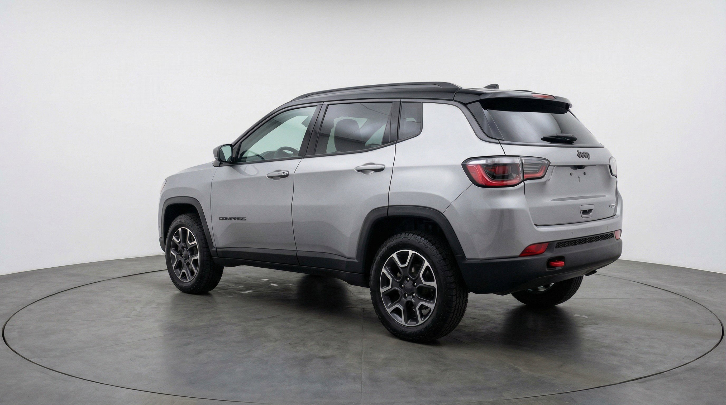 Used 2025 Jeep Compass Trailhawk image 6