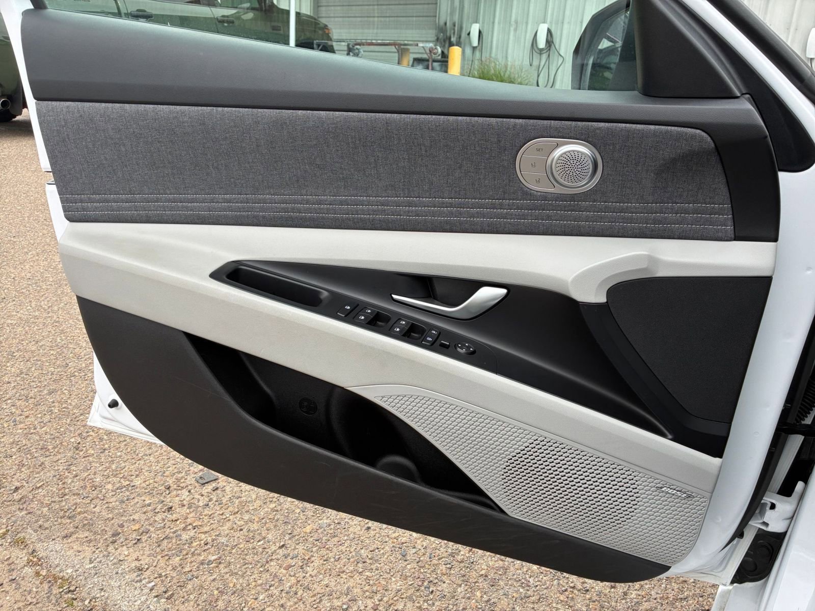 Used 2025 Hyundai Elantra Limited image 18