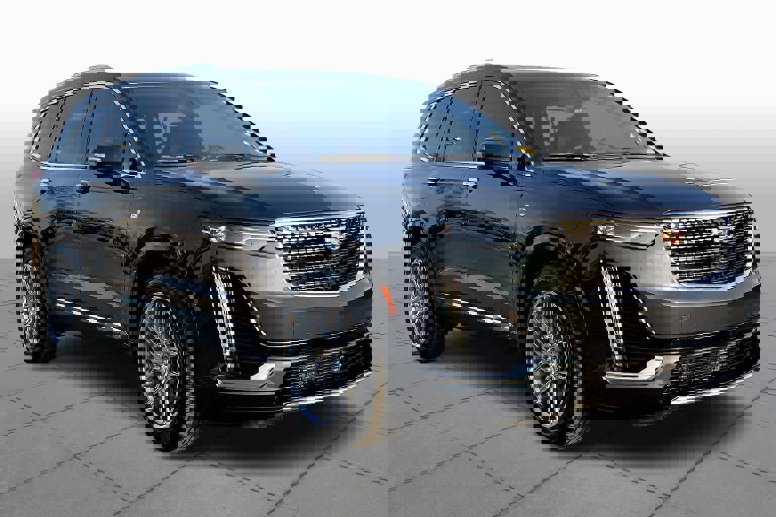 Used 2023 Cadillac XT6 Premium Luxury image 3