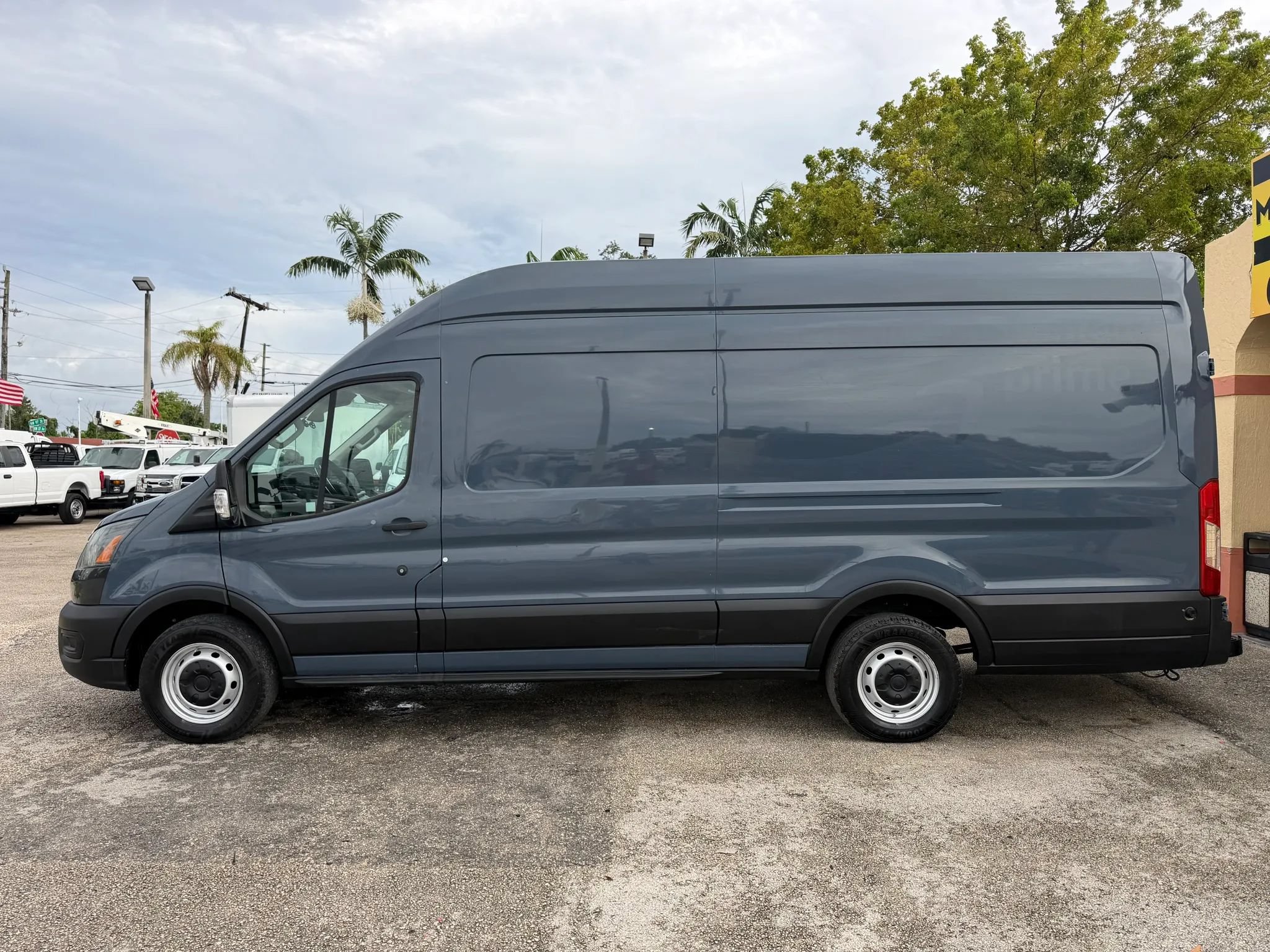Used 2020 Ford Transit 250 148 High Roof Extended RWD image 2