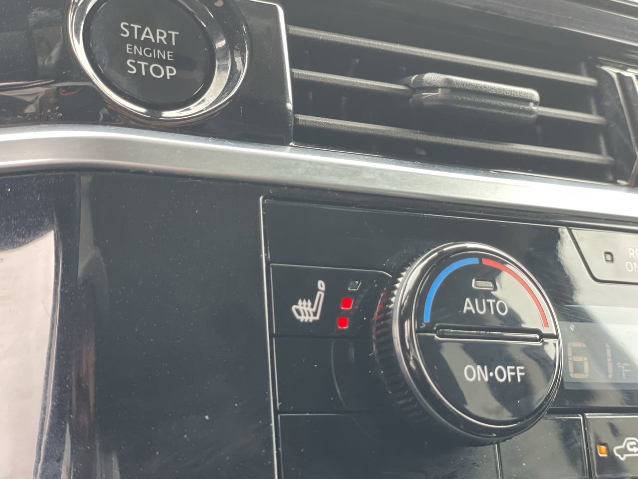 Used 2025 Nissan Pathfinder SV image 25