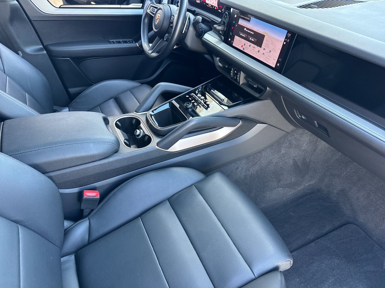Certified 2024 Porsche Cayenne AWD/4WD image 28