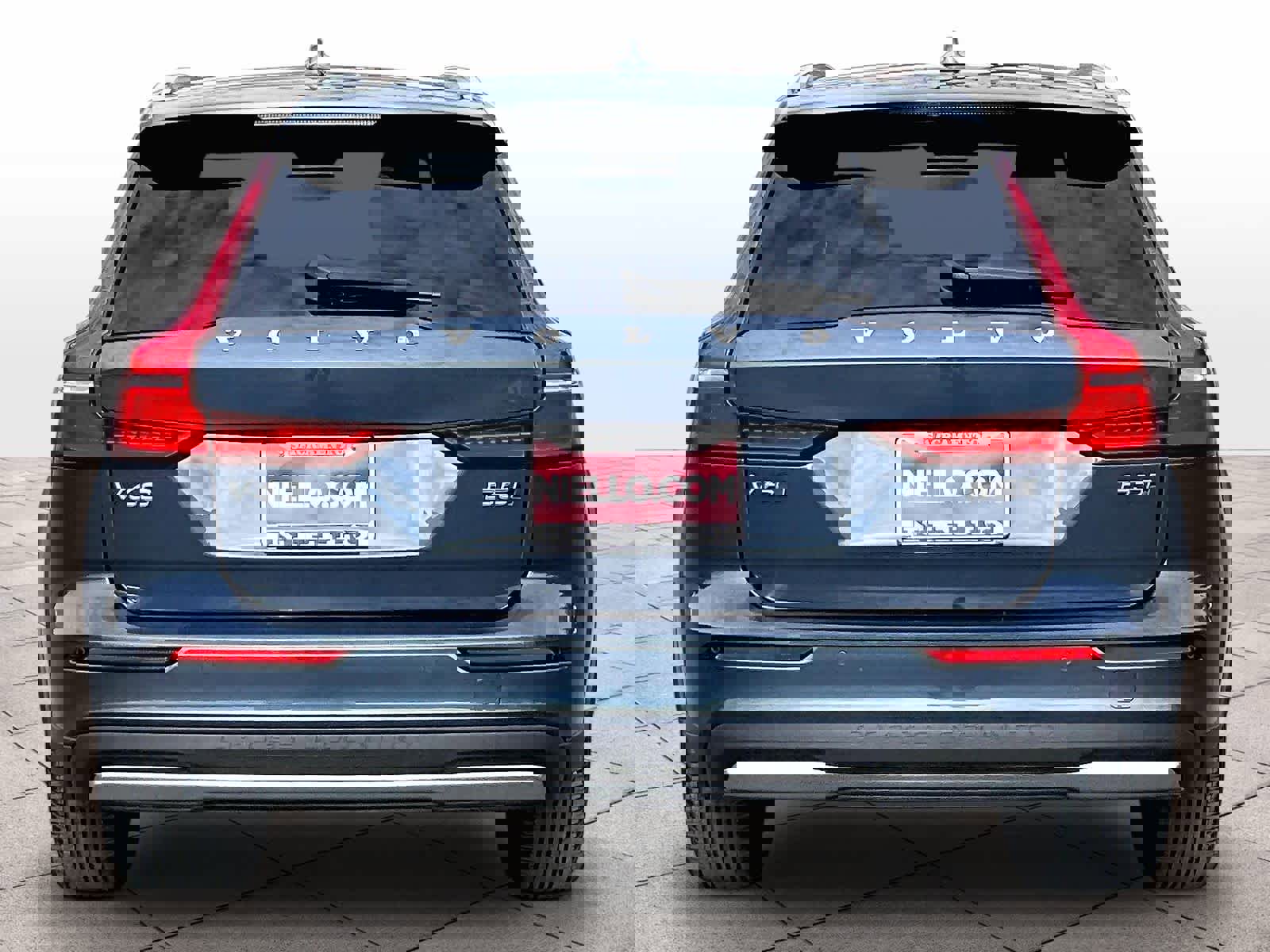 Used 2025 Volvo V60 B5 Cross Country Plus image 7