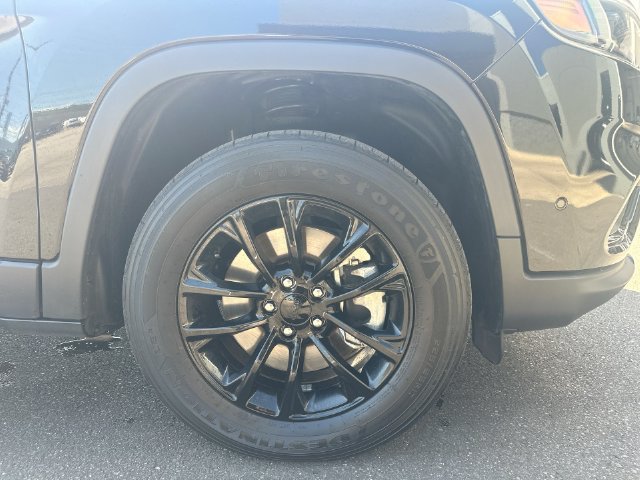 Certified 2023 Jeep Cherokee Altitude Lux AWD/4WD image 12