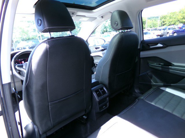 Used 2022 Volkswagen Taos SEL w/ Panoramic Sunroof Package FWD image 16