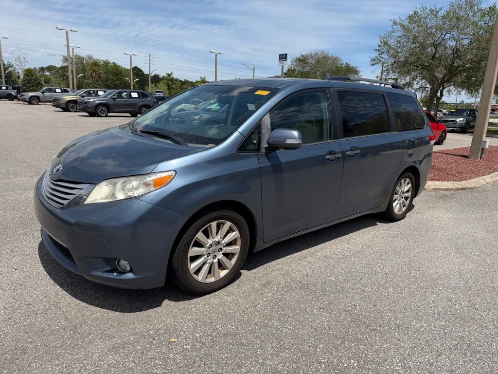 Used 2014 Toyota Sienna Limited w/ Limited Premium Package FWD image 10