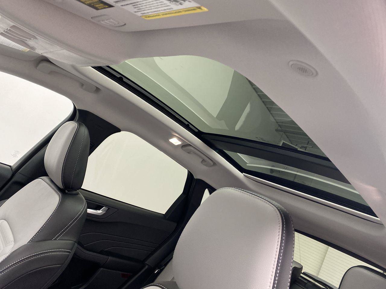 New 2024 Ford Escape SE w/ PHEV Premium Package FWD image 6