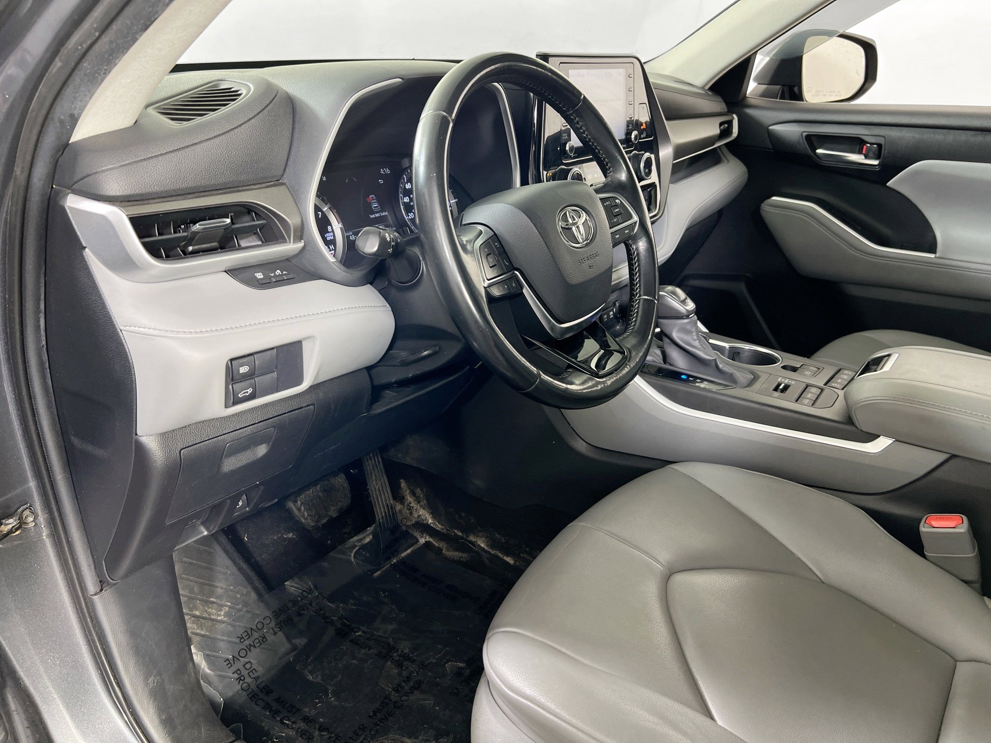 Used 2020 Toyota Highlander XLE image 9