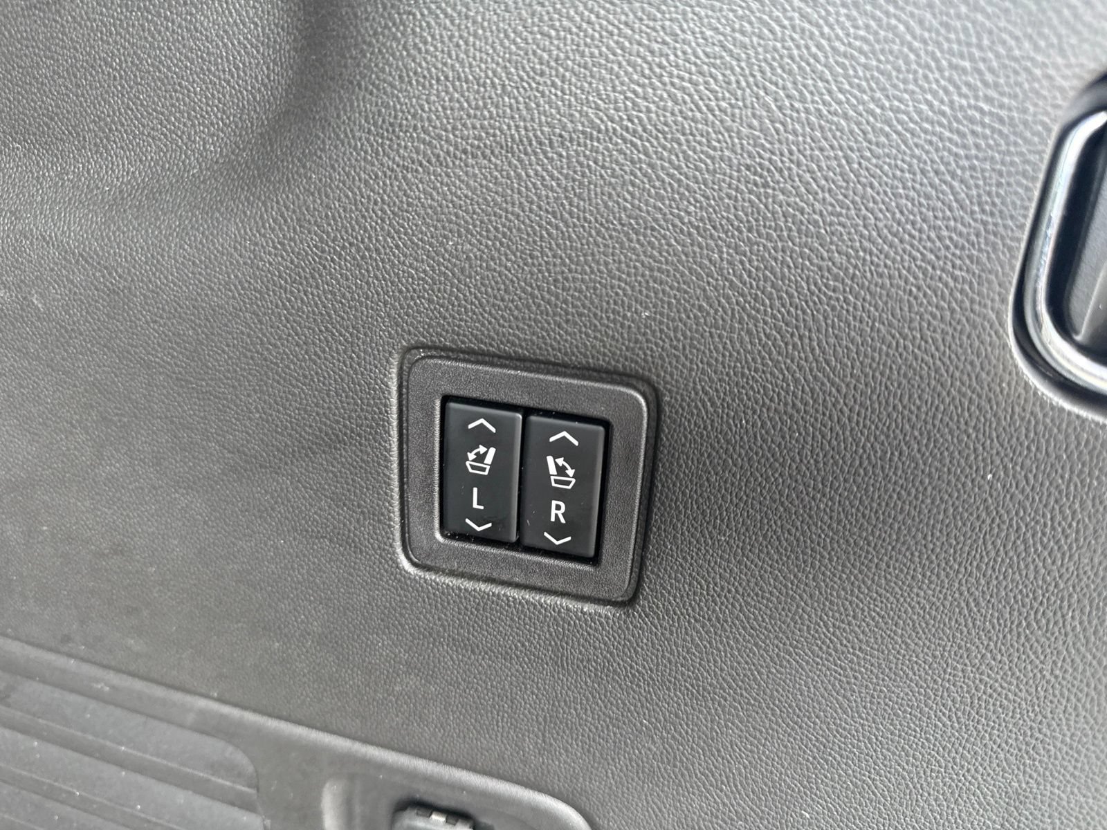 Used 2023 Chevrolet Traverse High Country AWD/4WD image 15