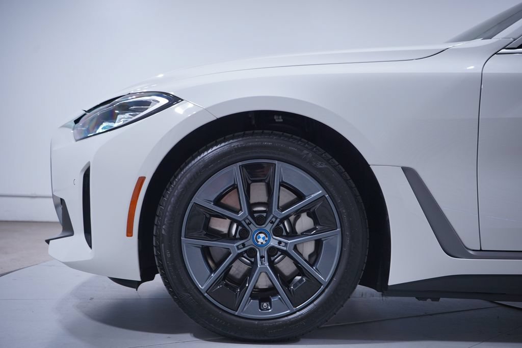 Used 2023 BMW i4 eDrive35 RWD image 2