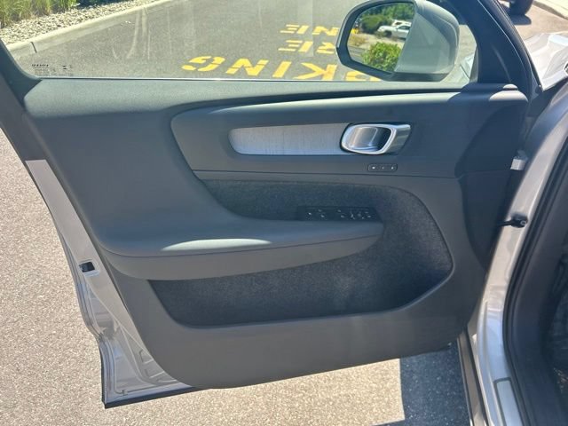 Certified 2025 Volvo XC40 B5 Core AWD/4WD image 20