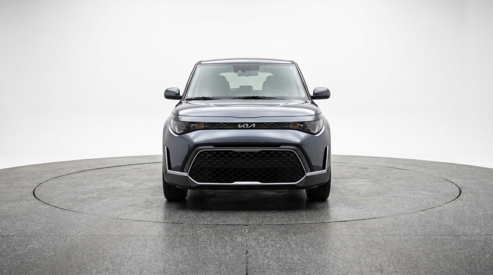 Used 2025 Kia Soul LX w/ LX Technology Package FWD image 2