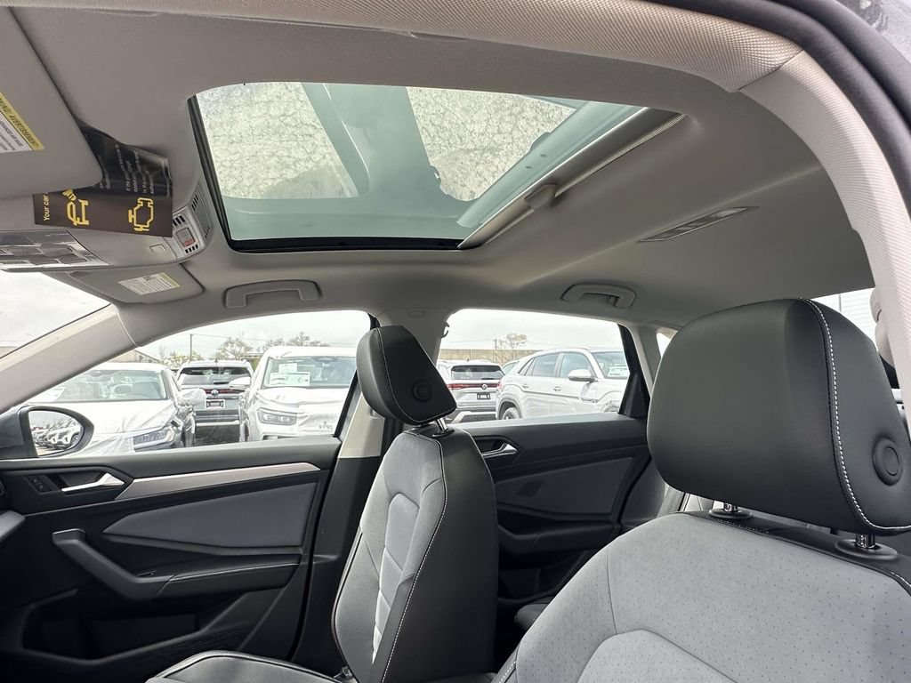 New 2026 Volkswagen Jetta SE FWD image 16
