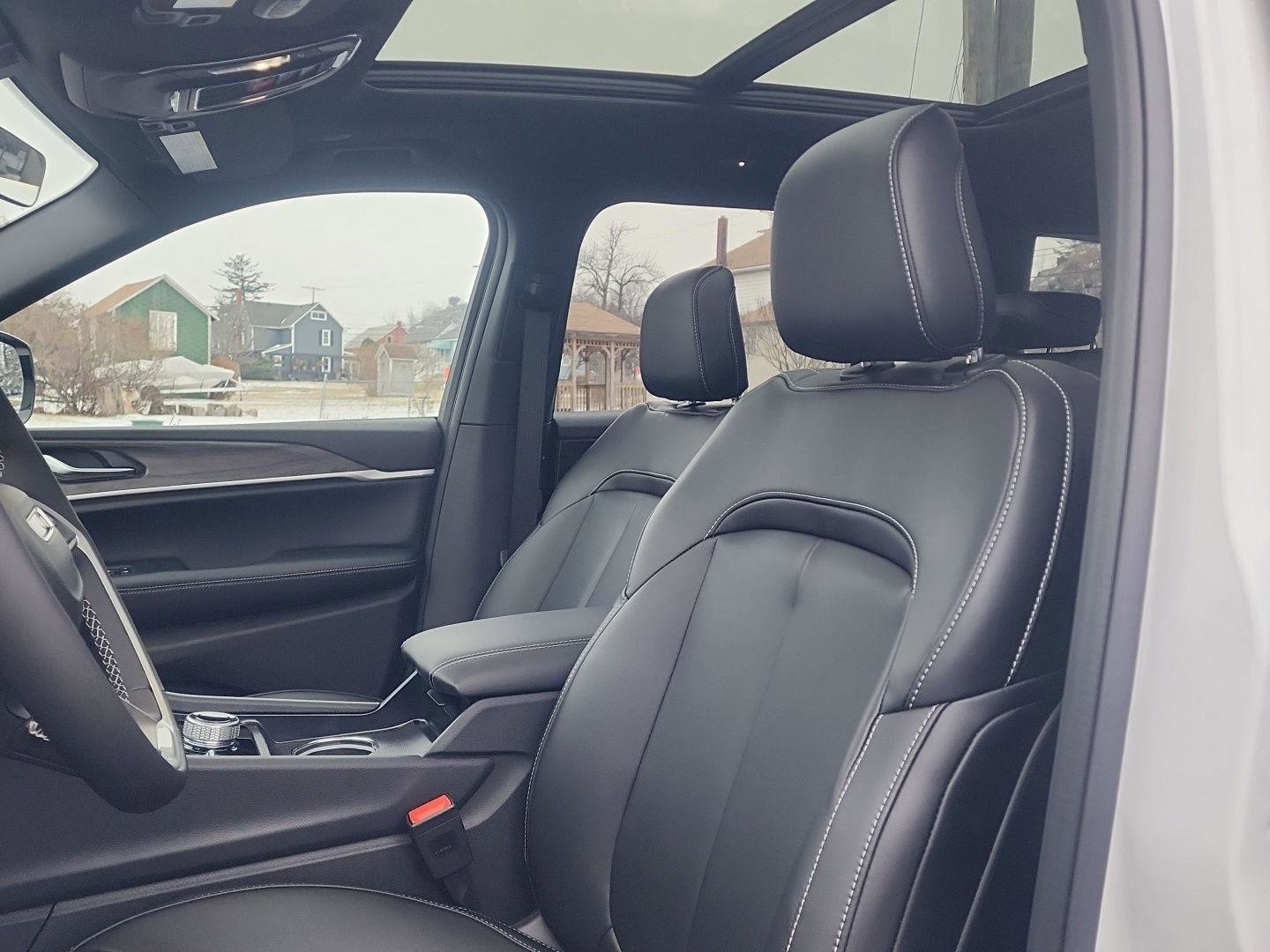 New 2025 Jeep Grand Cherokee L Limited image 12