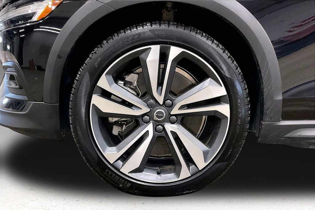 Certified 2024 Volvo V60 B5 Cross Country Plus AWD/4WD image 34