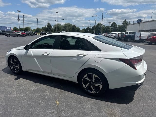 Used 2023 Hyundai Elantra SEL w/ Convenience Package FWD image 3