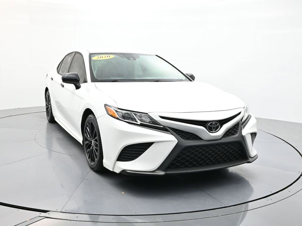 Used 2020 Toyota Camry SE w/ Phone Cable & Charge Package