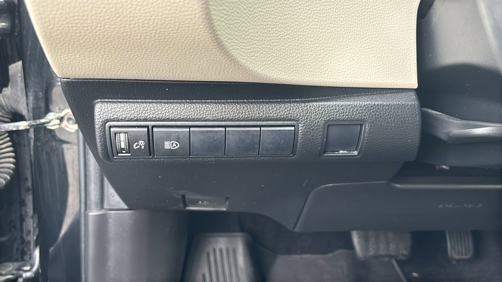 Used 2021 Toyota Corolla LE image 15