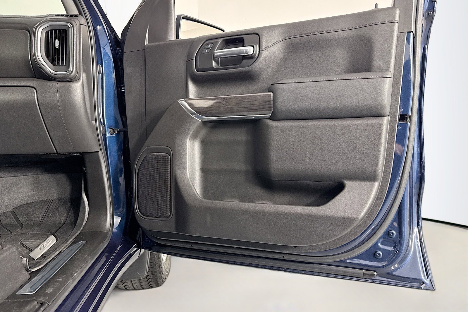 Used 2019 Chevrolet Silverado 1500 LTZ image 22