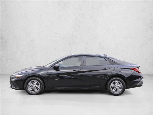 Certified 2025 Hyundai Elantra SE image 8