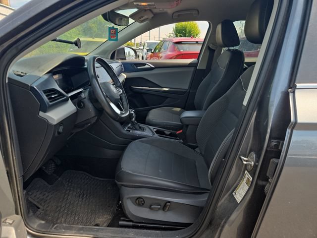Certified 2023 Volkswagen Taos SE FWD image 3