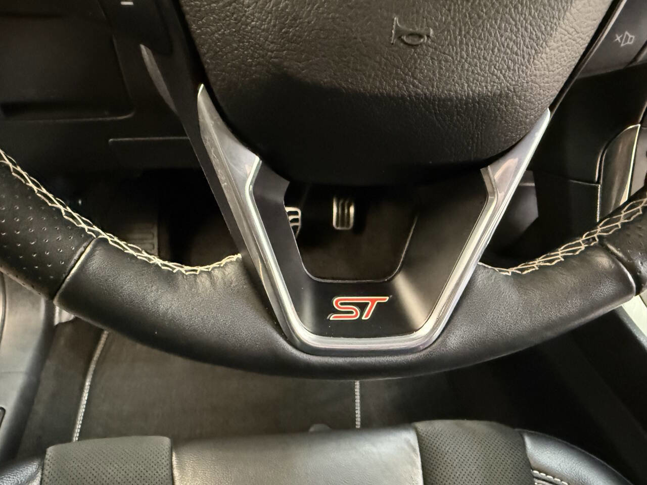 Used 2020 Ford Edge ST w/ Equipment Group 401A image 24