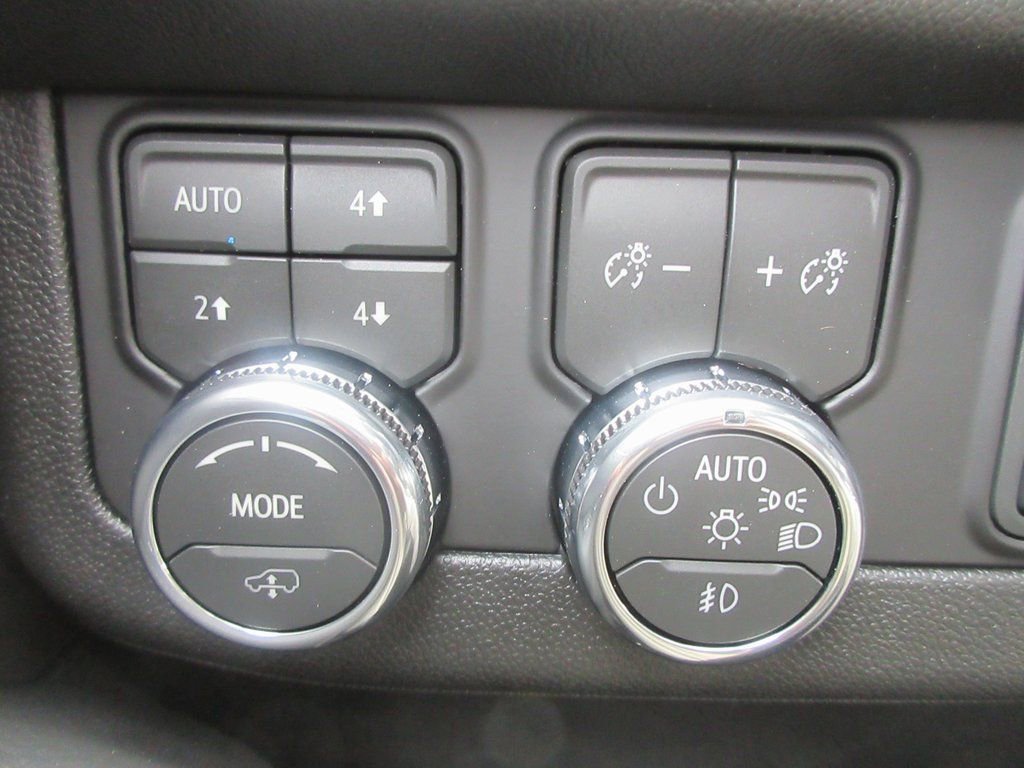 New 2026 GMC Yukon XL Denali w/ Denali Reserve Package image 17