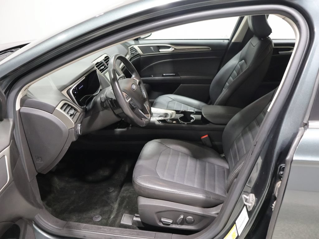 Used 2016 Ford Fusion SE w/ Equipment Group 202A FWD image 11