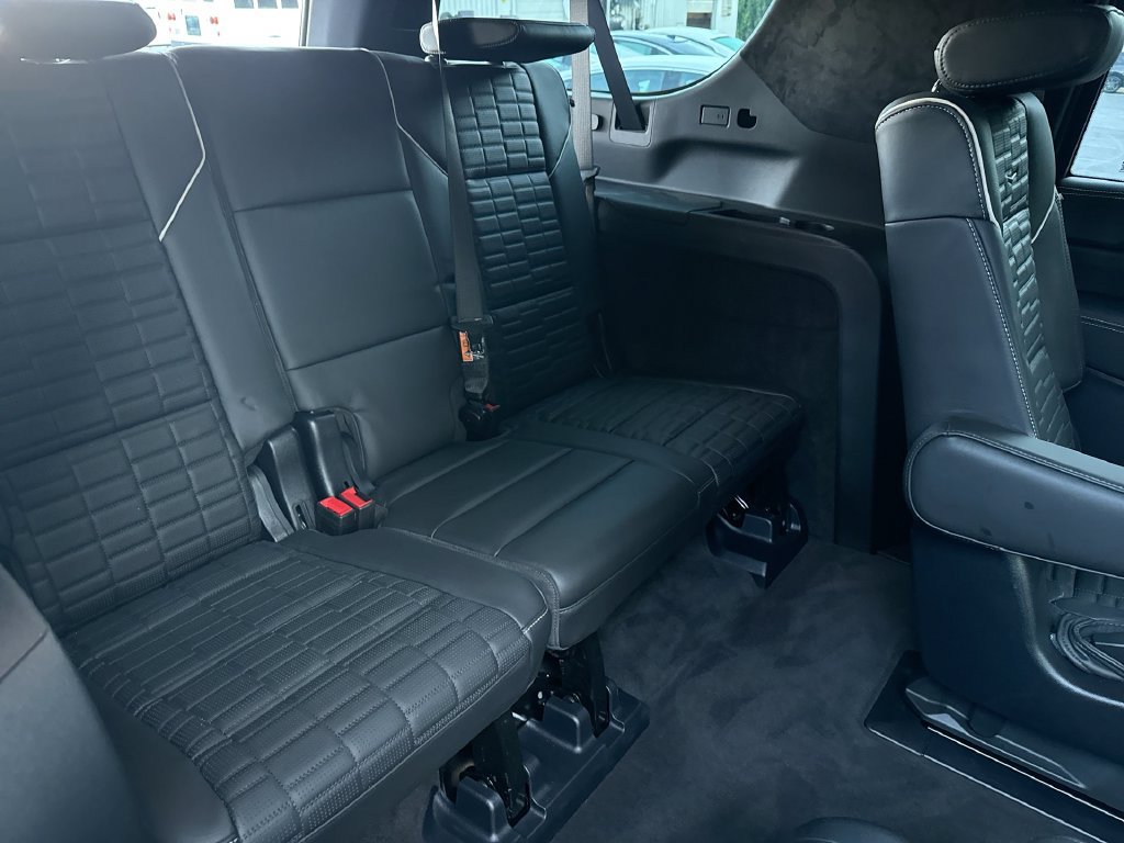 Used 2025 Cadillac Escalade ESV Sport Platinum AWD/4WD image 30