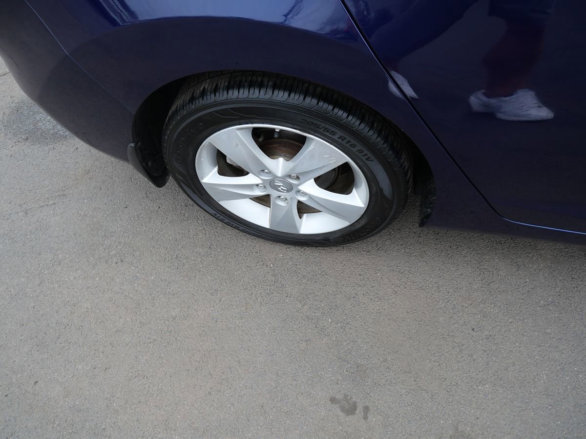 Used 2013 Hyundai Elantra GLS FWD image 29