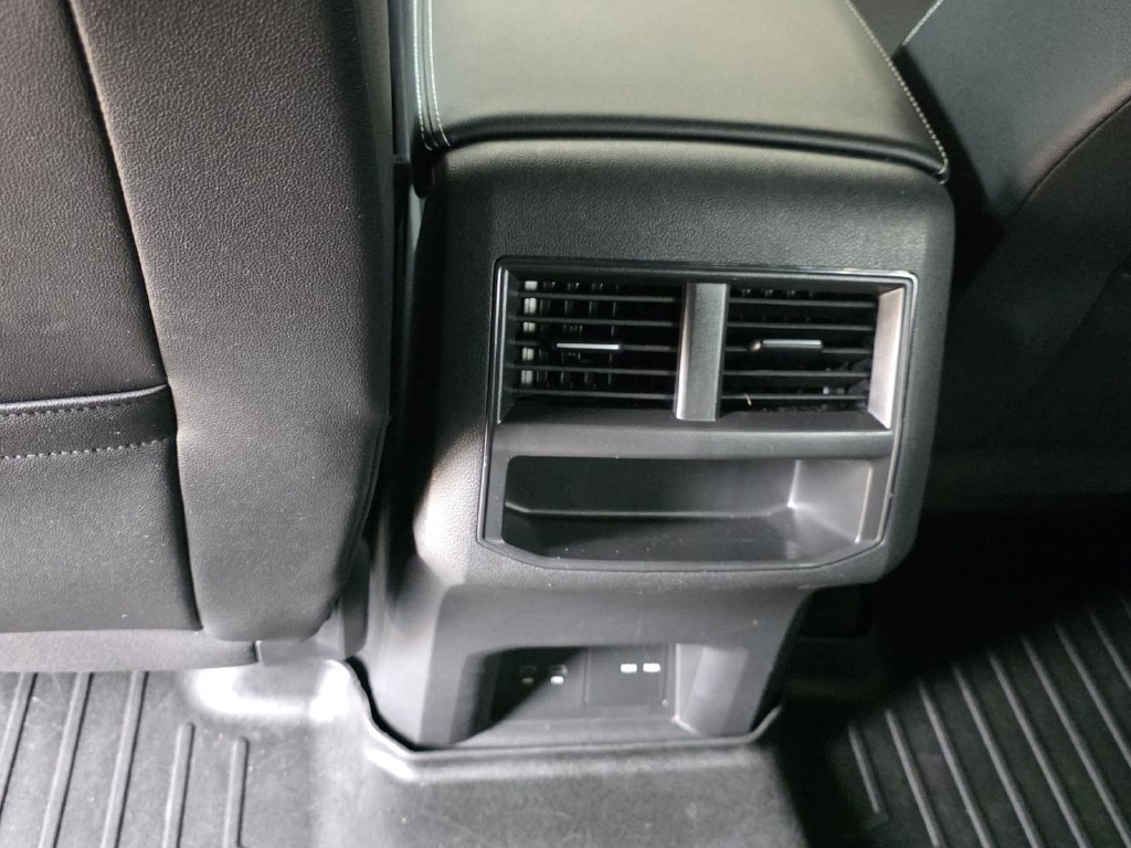 Used 2021 Volkswagen Atlas Cross Sport SE w/ Panoramic Sunroof Package FWD image 13