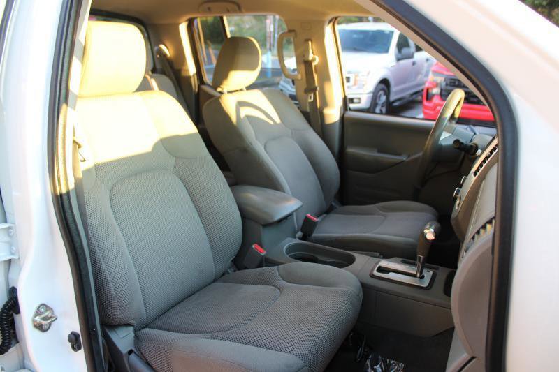 Used 2019 Nissan Frontier SV RWD image 11