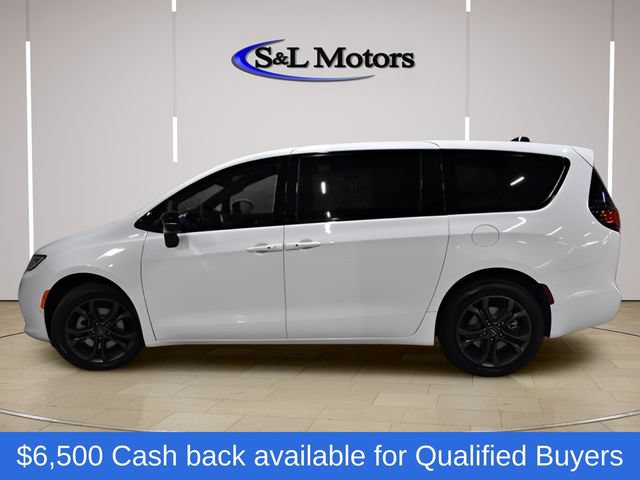 New 2026 Chrysler Pacifica Select AWD/4WD image 4