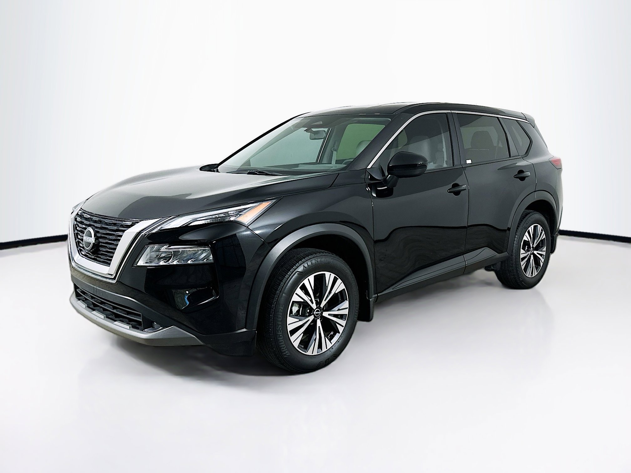 Used 2023 Nissan Rogue SV image 3