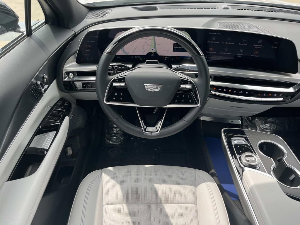 Used 2025 Cadillac Lyriq Sport AWD/4WD image 14