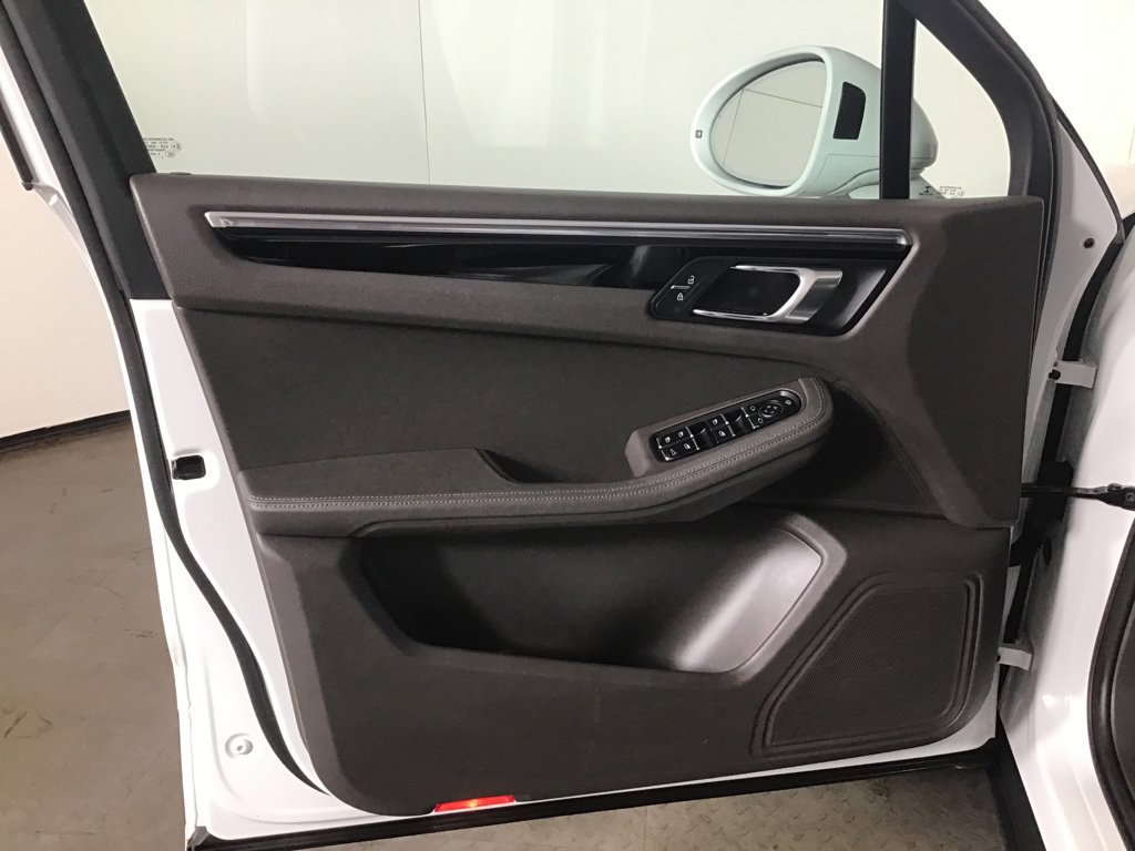Certified 2023 Porsche Macan Turbo AWD/4WD image 26