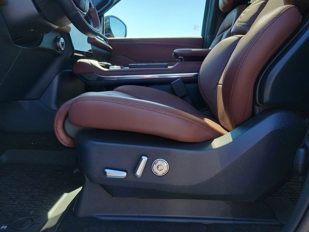 New 2026 Lincoln Navigator L Reserve AWD/4WD image 19