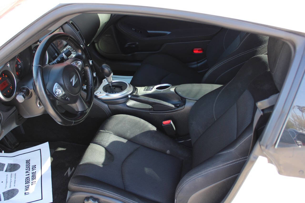 Used 2016 Nissan 370Z Coupe image 10