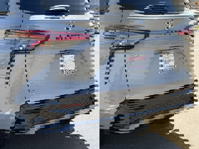 Used 2025 Toyota Sienna XSE image 6