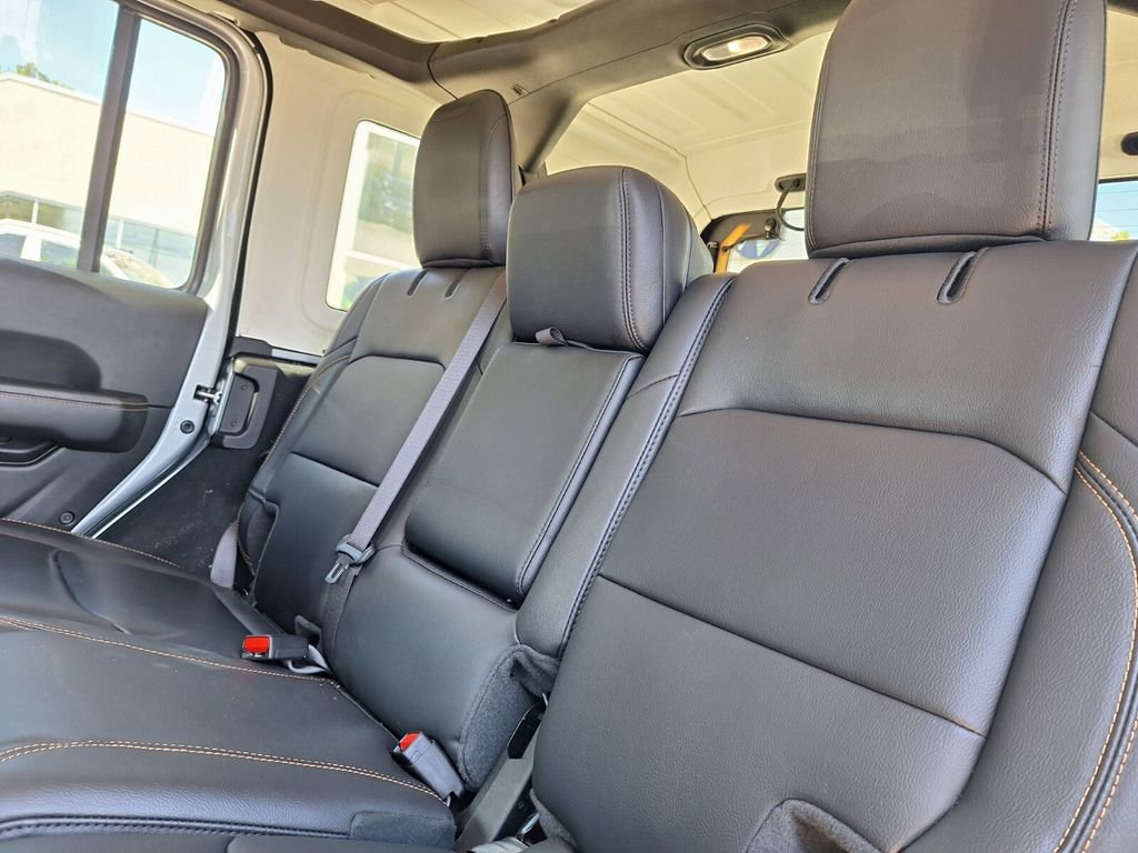 Used 2024 Jeep Wrangler Sahara image 22
