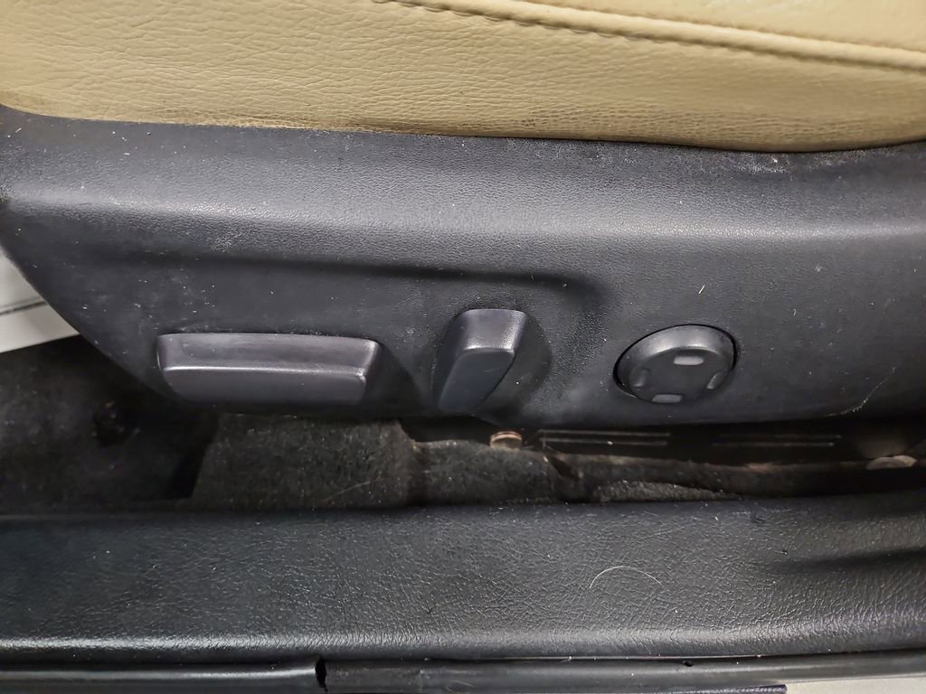 Used 2016 Toyota Avalon XLE Premium image 14