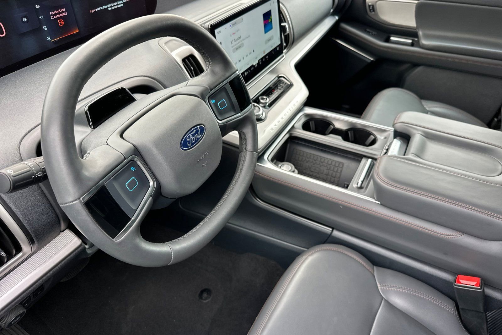 Certified 2025 Ford Expedition Active image 4