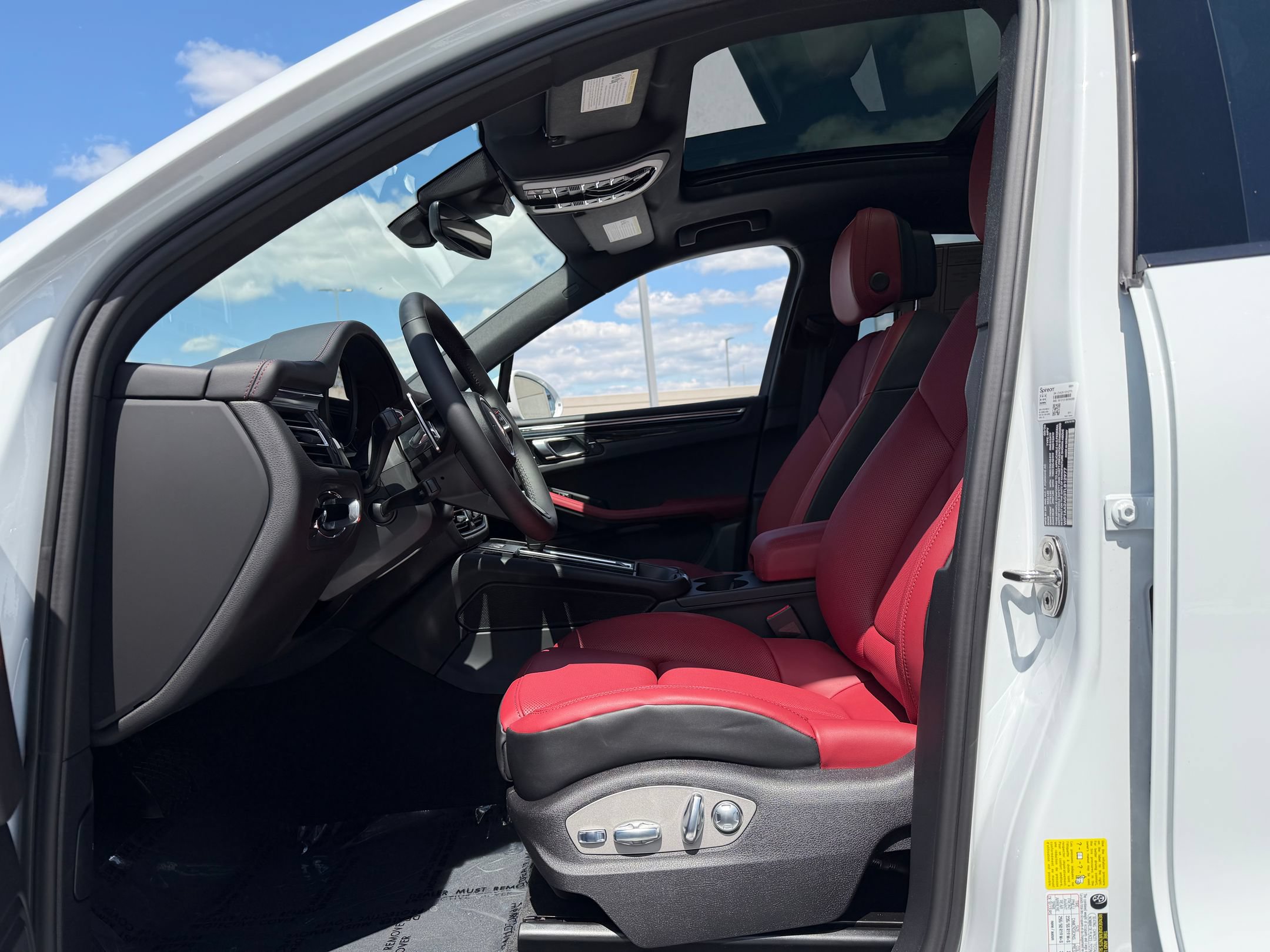 Used 2026 Porsche Macan AWD/4WD image 25