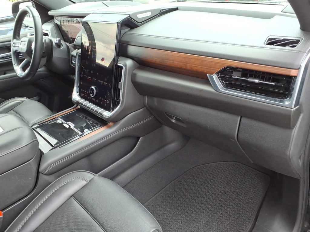 Used 2025 GMC Yukon Denali RWD image 11