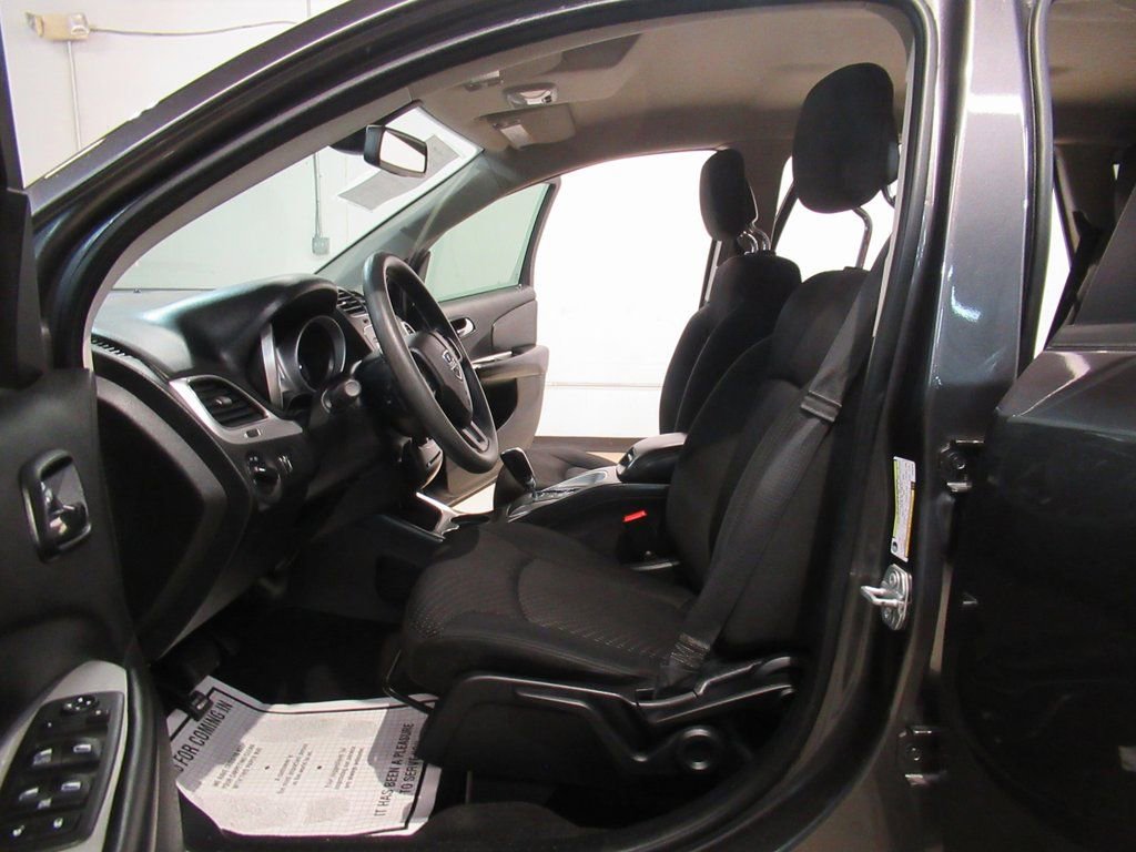 Used 2019 Dodge Journey SE image 13