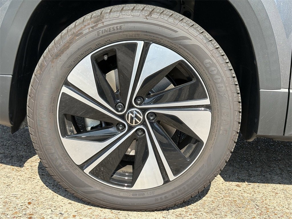 Used 2024 Volkswagen Taos SE image 8