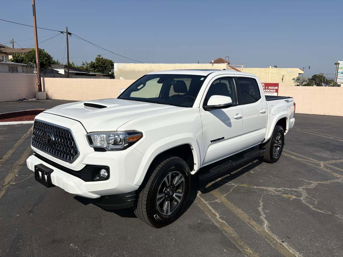 Used 2019 Toyota Tacoma TRD Sport image 3