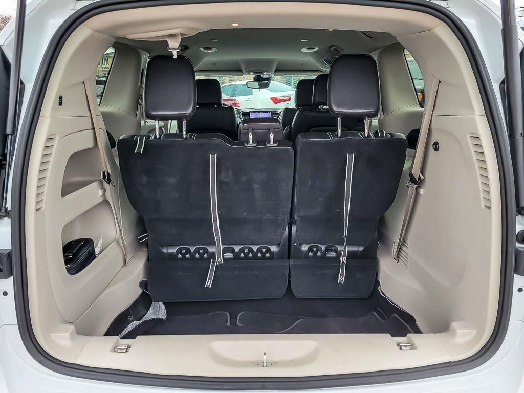 Used 2023 Chrysler Pacifica Touring-L image 19