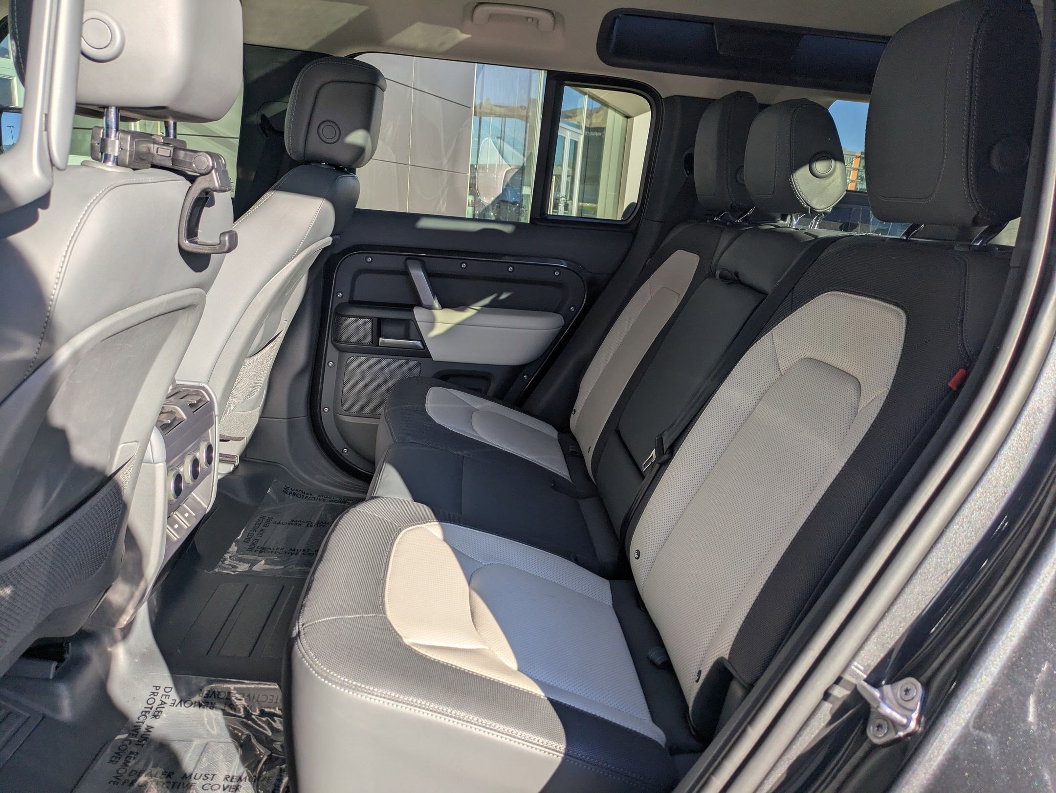 Used 2024 Land Rover Defender 110 X-Dynamic SE image 27