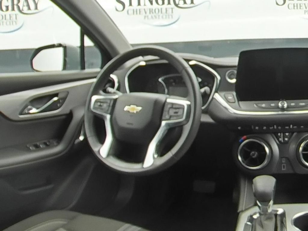 Used 2025 Chevrolet Blazer LT FWD image 16